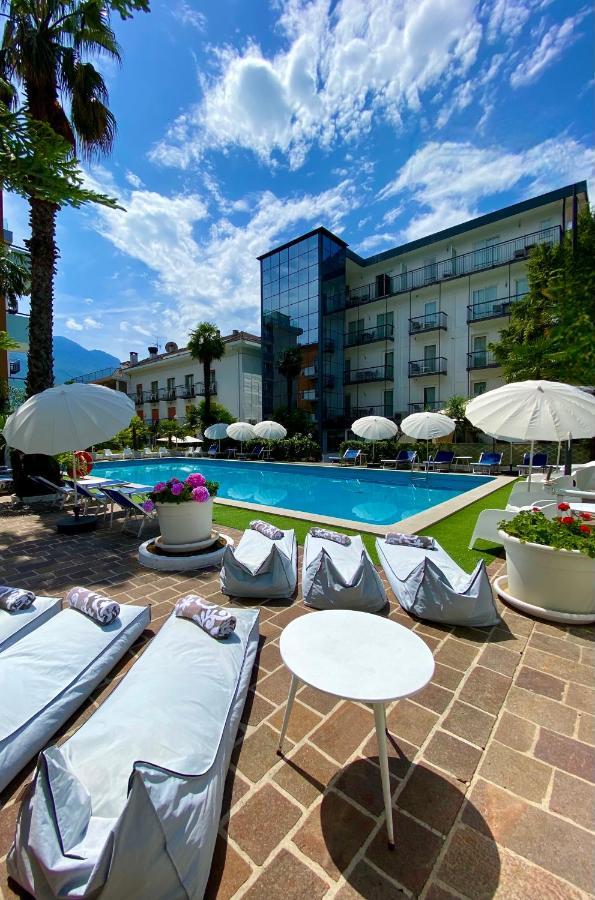 Hotel La Perla Riva del Garda Exterior foto
