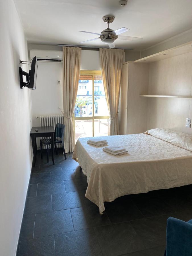 Hotel La Perla Riva del Garda Exterior foto