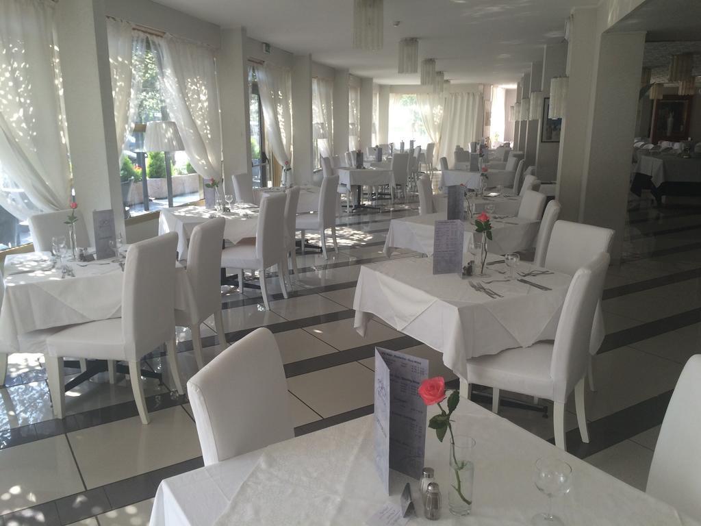 Hotel La Perla Riva del Garda Exterior foto