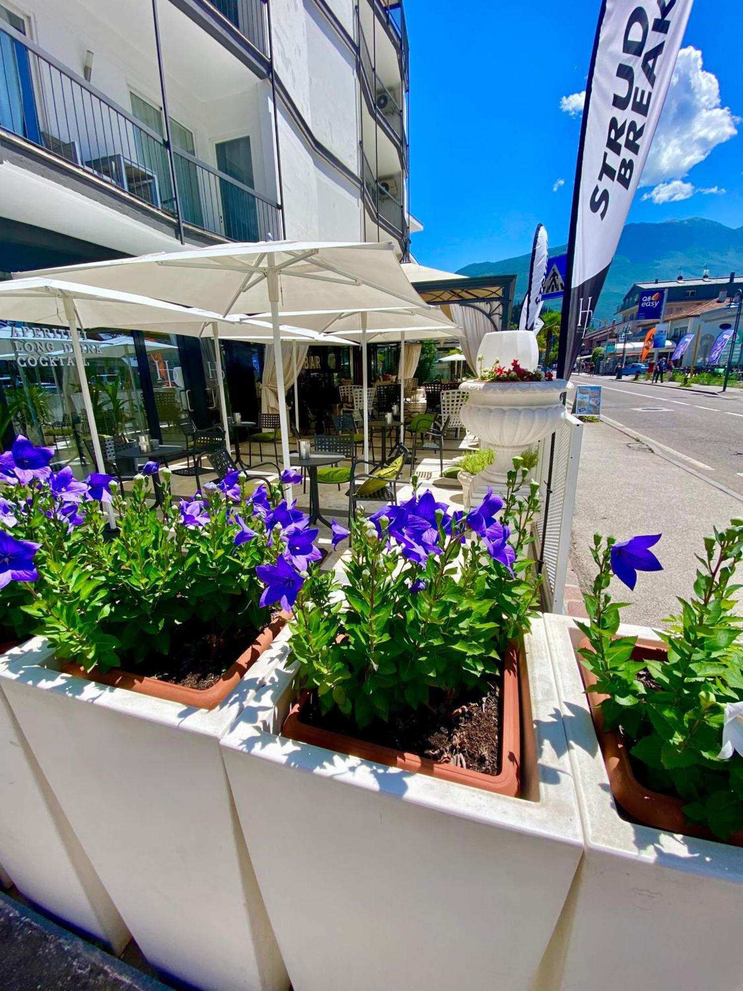 Hotel La Perla Riva del Garda Exterior foto